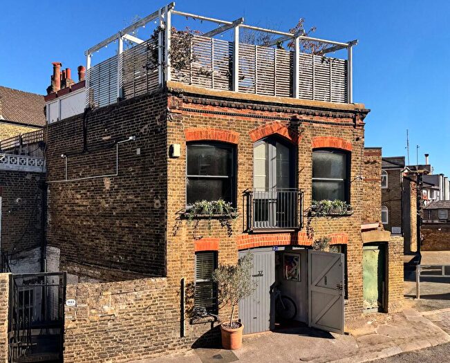 2 Bedroom Semi Detached House For Sale In Fransfield Grove, Sydenham, SE26