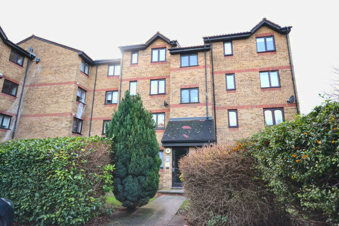 2 Bedroom Flat To Rent In Myers Lane, London, SE14