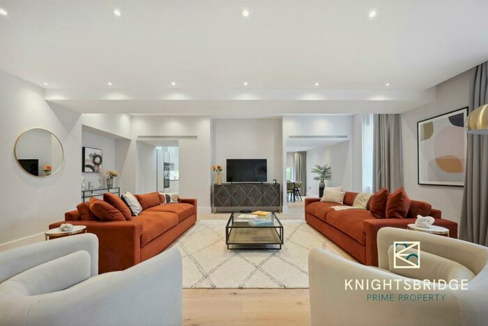 4 Bedroom Apartment To Rent In Baker Street, Marylebone, NW1
