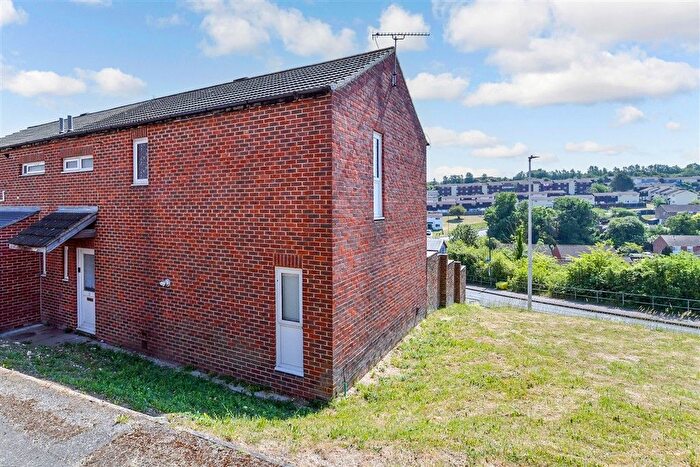 3 Bedroom Semi-Detached House For Sale In Ventnor Close, Walderslade, Chatham, Kent, ME5