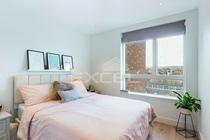 2 Bedroom Flat To Rent In Purser Court, Smithfield Square, High Street, Hornsey, N8