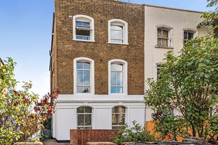 3 Bedroom Flat For Sale In Southgate Road, Islington, London, N1