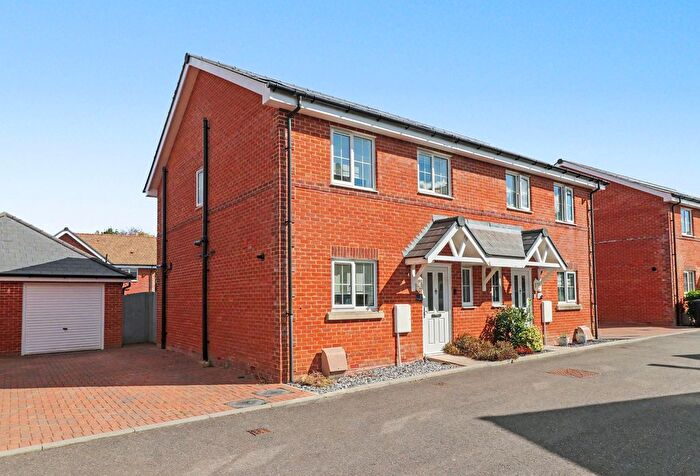 3 Bedroom Semi-Detached House For Sale In Farm Road, Horton Heath, SO50