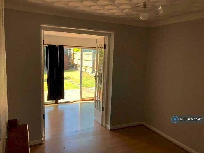 3 Bedroom Semi-Detached House To Rent In Baranscraig Ave, Patcham Brighton, BN1