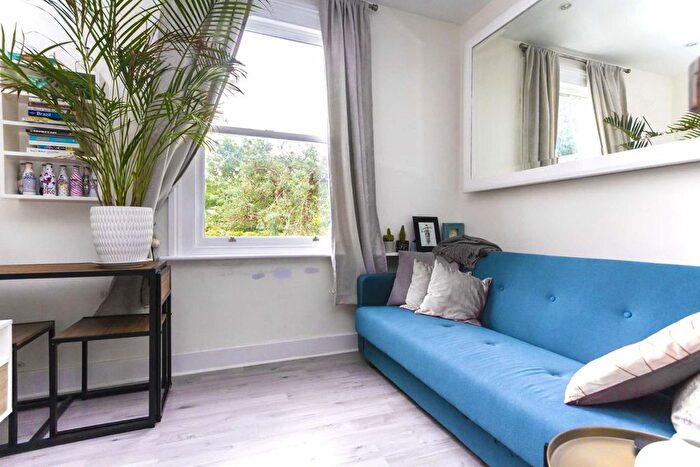 1 Bedroom Flat To Rent In Birkbeck Road, Acton, W3