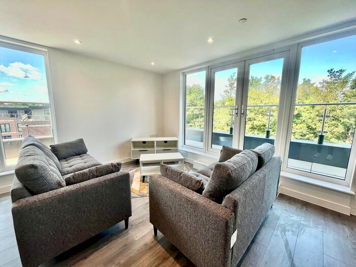 3 Bedroom Flat To Rent In Willow Road, Leeds, LS4