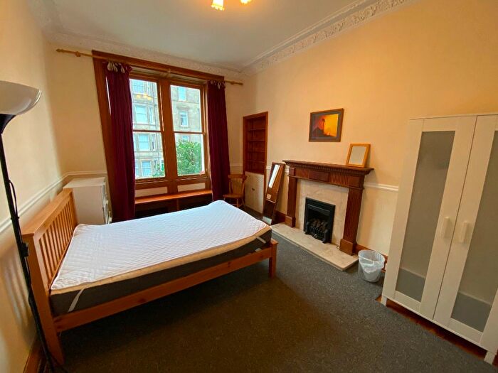 3 Bedroom Flat To Rent In Montgomery Street, Edinburgh, EH7