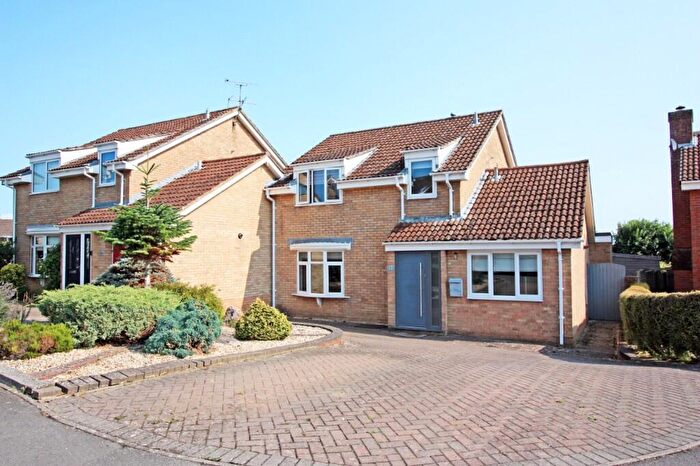5 Bedroom Link Detached House For Sale In Priory Green, Highworth, SN6