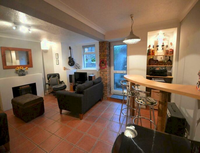 1 Bedroom Flat To Rent In Old Laira Rd., Plymouth, Devon, PL3