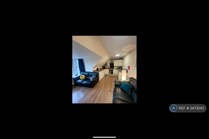 3 Bedroom Flat To Rent In The Green, Aberdeen, AB11