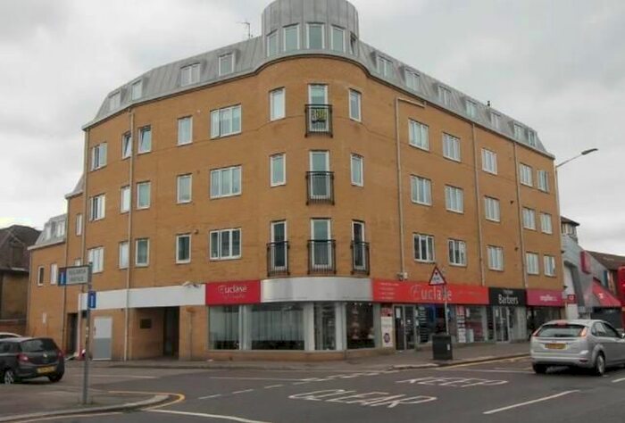2 Bedroom Flat To Rent In Southbury Court, - South St, Romford, Eseex, RM1