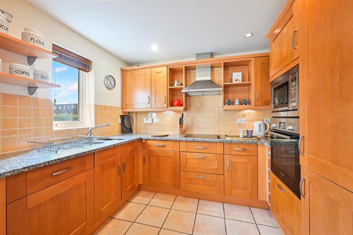 2 Bedroom Apartment For Sale In Wingfield Court, Banstead, SM7