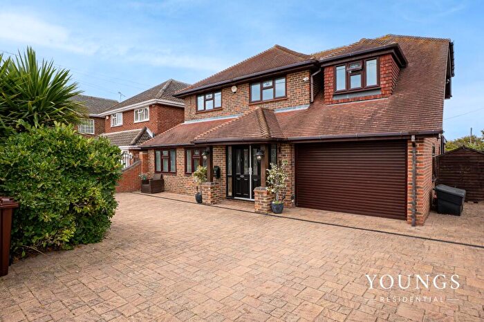 4 Bedroom Detached House For Sale In Church Parade, Canvey Island, SS8