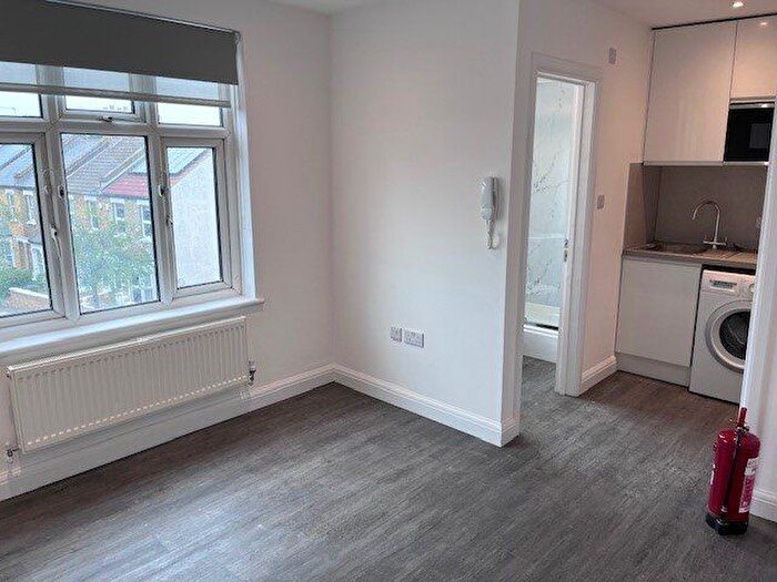 Studio To Rent In Eltham High Street, Eltham, SE9