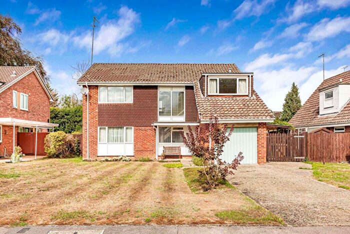 4 Bedroom Detached House For Sale In Grange Close, Goring On Thames, RG8