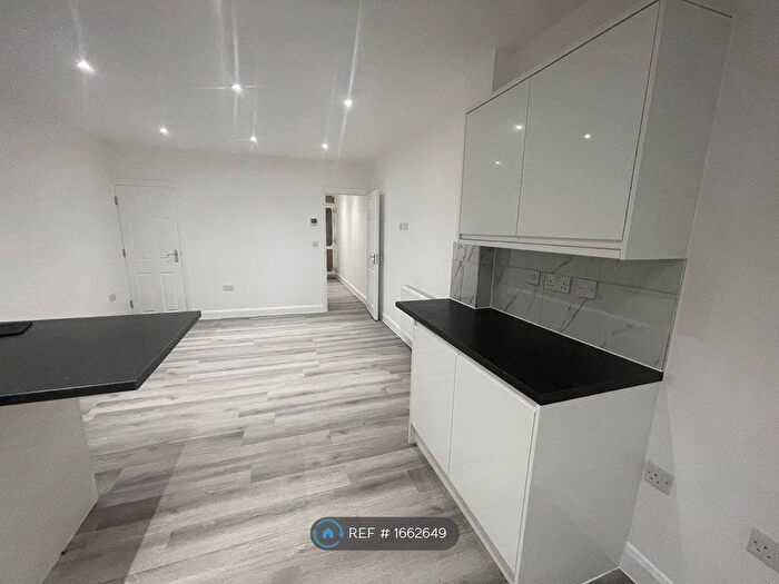 5 Bedroom Terraced House To Rent In Liverpool Road, Reading, RG1