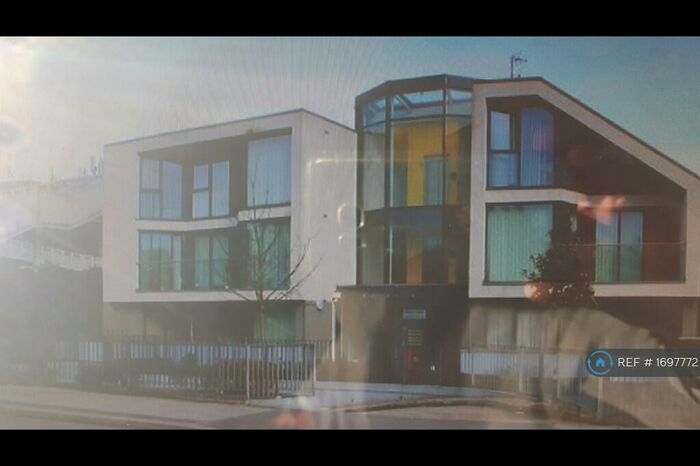 2 Bedroom Flat To Rent In Apollo Court, Edgware, HA8