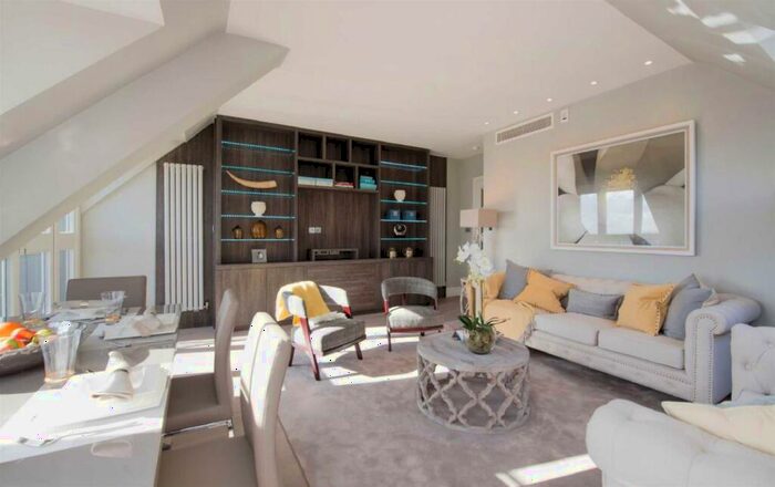 3 Bedroom Flat To Rent In Lyndhurst Road, Hampstead, NW3