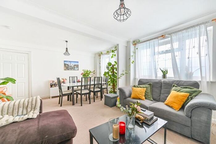 3 Bedroom Flat For Sale In Ashford Court, Ashford Road, London, NW2