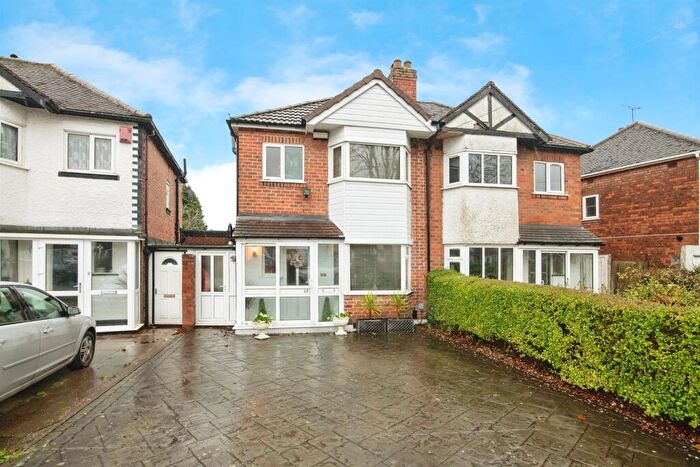 3 Bedroom Semi Detached House For Sale In Marshall Grove, Birmingham, B44