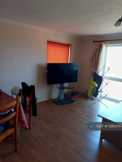 2 Bedroom Flat To Rent In St. James Road, Sutton, SM1