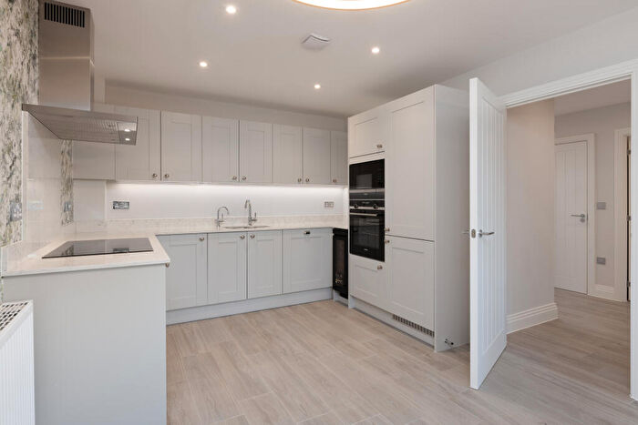 1 Bedroom Flat To Rent In Merrileas Drive, Oxshott, Leatherhead, KT22