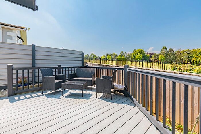 2 Bedroom Mobile/park Home For Sale In Alresford Road, Winchester, SO21