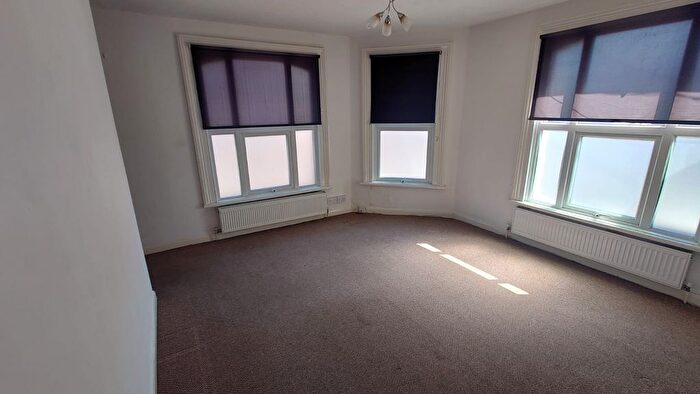 1 Bedroom Flat To Rent In Hibbert Street, Luton, Bedfordshire, LU1