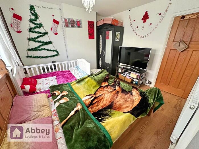 2 Bedroom Semi-Detached House For Sale In Anstey Lane, Leicester, LE4