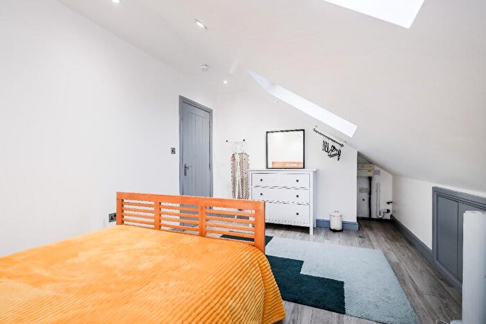 1 Bedroom Flat To Rent In St. Barnabas Road, Woodford Green, Essex, IG8