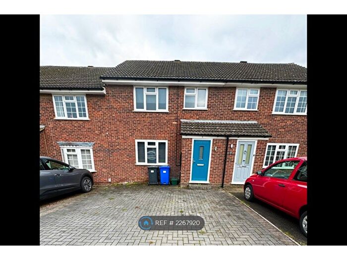 3 Bedroom Terraced House To Rent In Wordsworth Avenue, Yateley, GU46