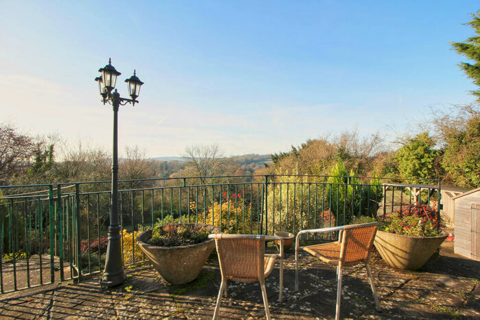 4 Bedroom House To Rent In Beech Road, Merstham, Redhill, RH1