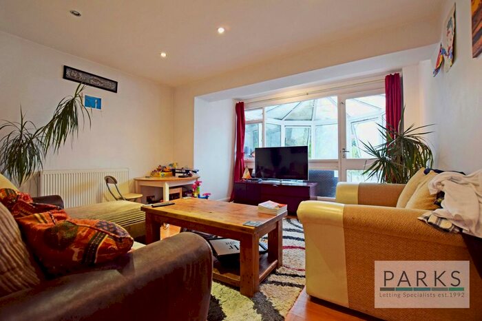 2 Bedroom Flat To Rent In Princes Terrace, Brighton, East Sussex, BN2