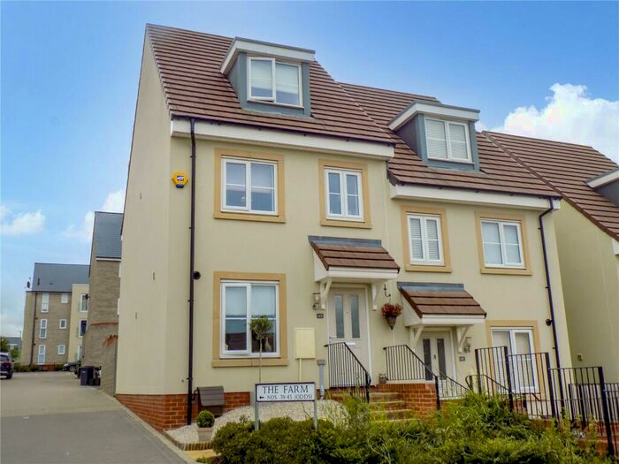 Houses for sale in Dione Crescent, SN25, Swindon