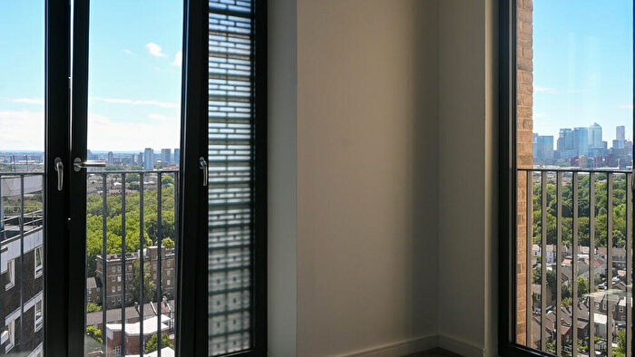 2 Bedroom Apartment To Rent In , Plaistow Road, Plaistow, Newham, London, E13