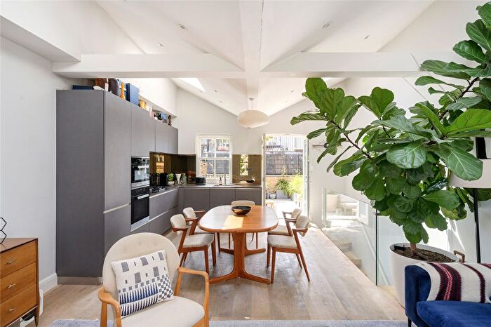2 Bedroom Flat To Rent In Portobello Road, London, W11