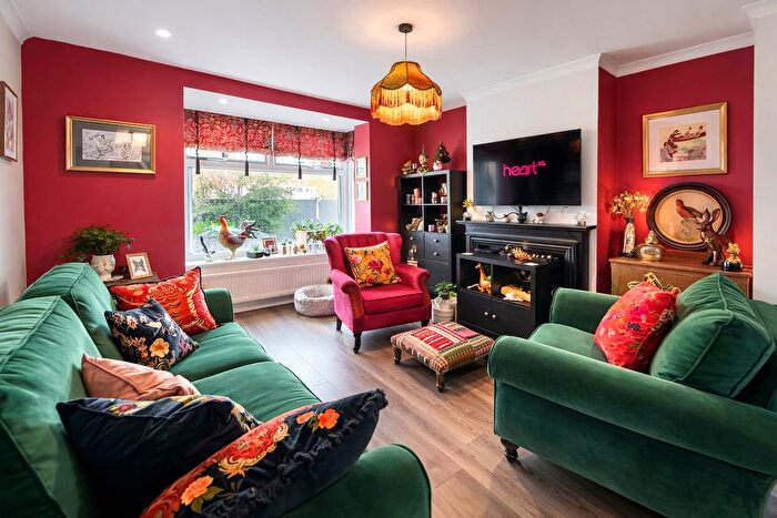 3 Bedroom End Of Terrace House For Sale In Tydeman Street, Swindon, SN2