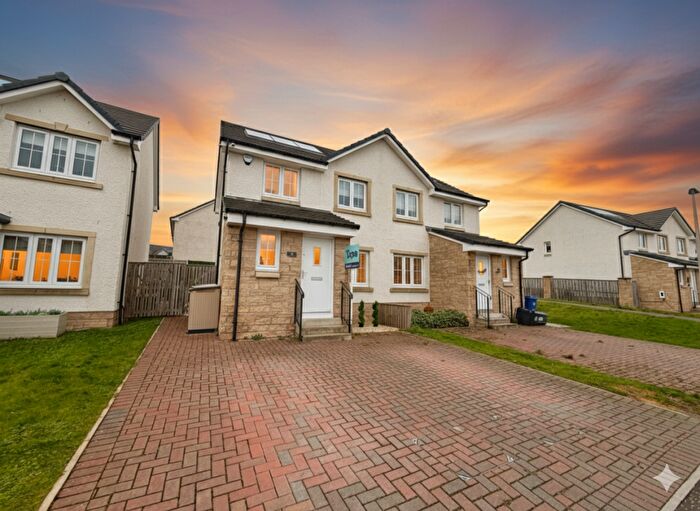 3 Bedroom Semi-Detached House For Sale In Durness Avenue, Bishopton, PA7