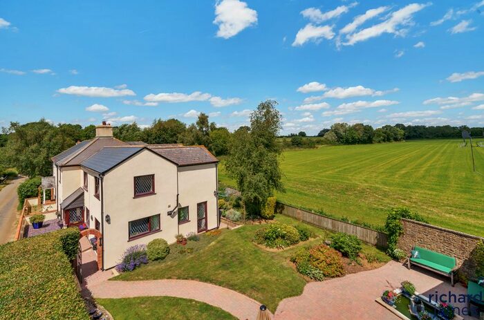 4 Bedroom Semi-Detached House For Sale In Greenway, Tockenham, SN4