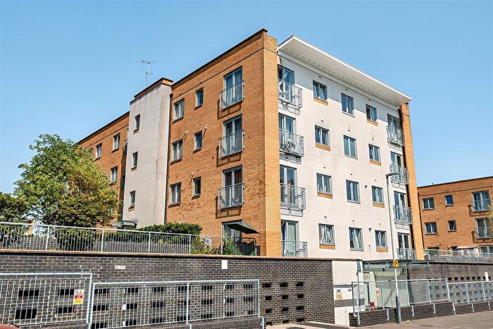 2 Bedroom Flat For Sale In Waxlow Way, Northolt, UB5