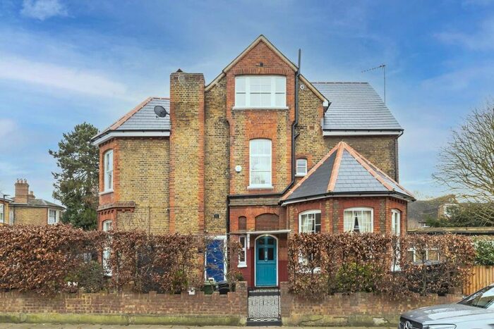 3 Bedroom Maisonette To Rent In Kirkstall Road, London SW2