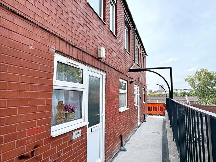 3 Bedroom Maisonette For Sale In Waterloo Street, Glodwick, Oldham, OL4