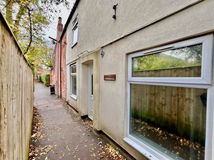 2 Bedroom Cottage For Sale In Newbegin, Hornsea, HU18