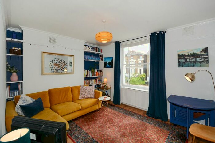 1 Bedroom Flat To Rent In Lewisham Way, New Cross, London, SE14