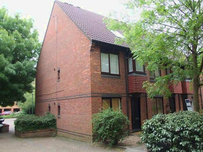 1 Bedroom Maisonette To Rent In Marlins Close, Off Turnpike Lane, Sutton, SM1