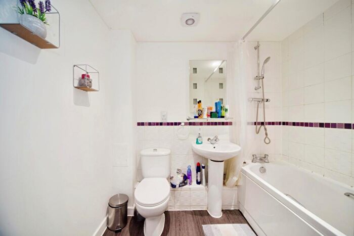 2 Bedroom Flat For Sale In Scott Road, Edgware, HA8