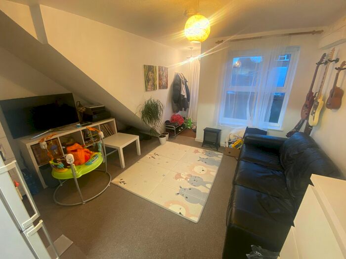 1 Bedroom Flat To Rent In School Lane, Dunstable, LU6