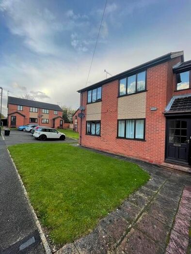 2 Bedroom Flat To Rent In Alford Close, Chesterfield, Derbyshire, S40