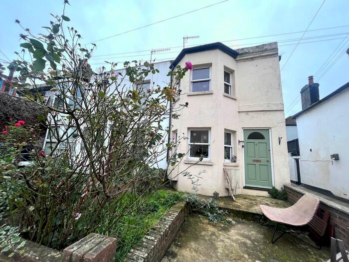 2 Bedroom Property To Rent In Stonefield Place, Hastings, TN34