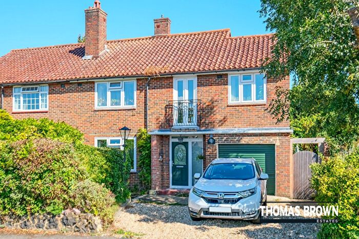 4 Bedroom Semi-Detached House For Sale In Ravensbury Road, Orpington, BR5